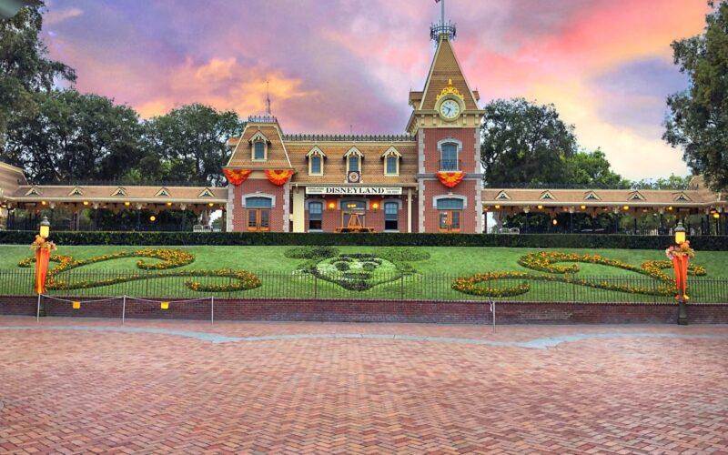 Tomorrowland at Disneyland6
